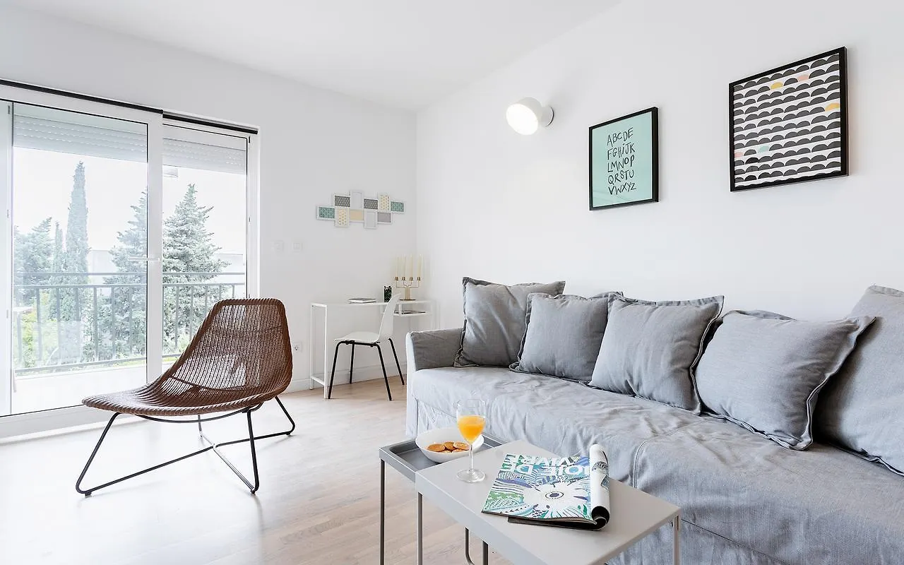 Apartment Black & White Split